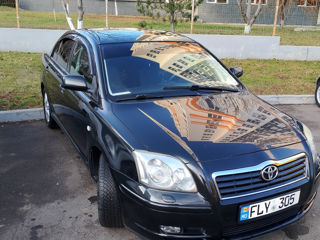 Toyota Avensis foto 2