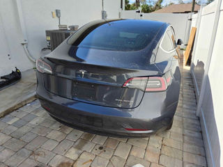 Tesla Model 3 foto 6