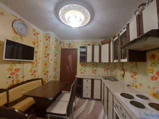 Apartament cu 3 camere, 70 m², Buiucani, Chișinău foto 2