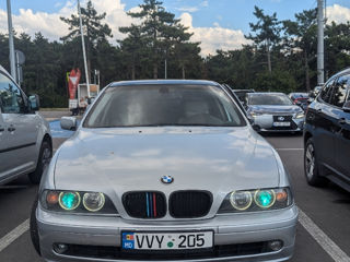 BMW 5 Series foto 1