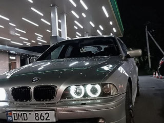 BMW 5 Series foto 1