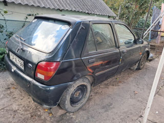 Ford Fiesta foto 3