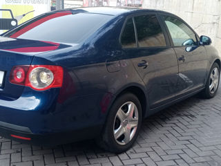 Volkswagen Jetta foto 4