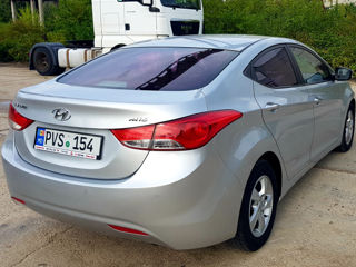 Hyundai Elantra foto 3