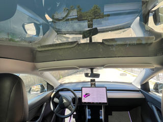 Tesla Model Y foto 9