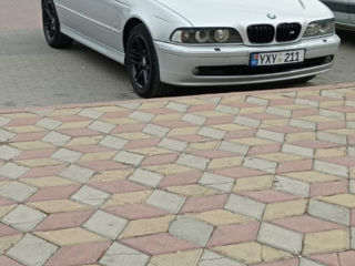 BMW 5 Series foto 2