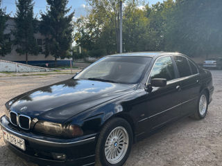 BMW 5 Series foto 4