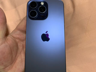 Iphone 15 pro max blue titanium foto 2