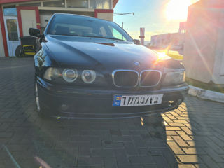 BMW 5 Series foto 1