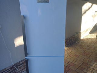 Холодильник Grundic