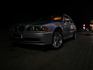 BMW 5 Series foto 3