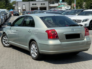 Toyota Avensis foto 4