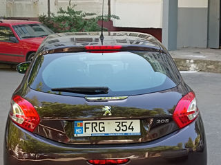 Peugeot 208 foto 4