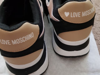 Adidasi Moschino