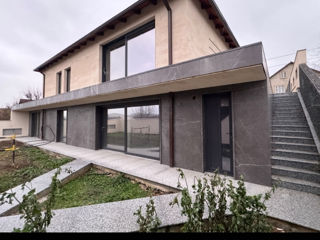 Spre Vinzare Casă Moderna 240 M2! + 6 Ari