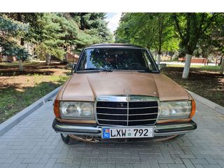 Mercedes Series (W123) foto 4