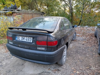 Renault Laguna foto 2