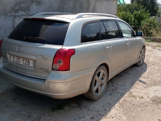 Toyota Avensis foto 2