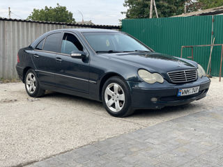 Mercedes C-Class foto 2