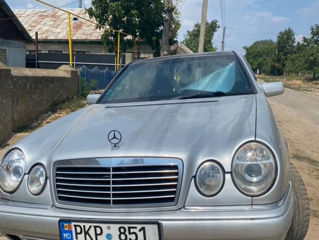 Mercedes E-Class foto 2