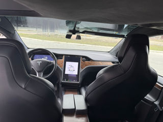 Tesla Model X foto 9