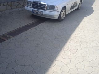 Mercedes Series (W124)