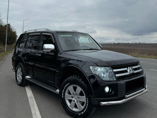 Mitsubishi Pajero foto 2