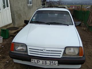 Opel Ascona foto 2