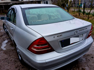 Mercedes C-Class foto 9