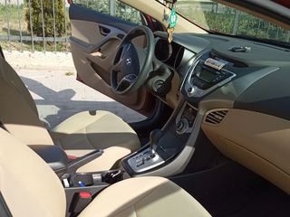 Hyundai Elantra foto 5