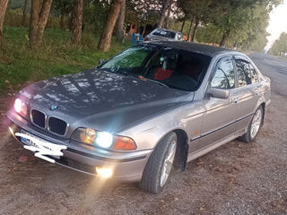 BMW 5 Series foto 3