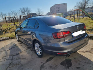 Volkswagen Jetta foto 2