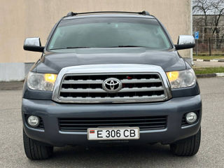 Toyota Sequoia foto 2