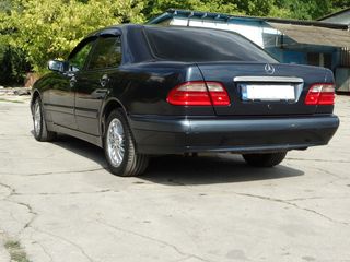 Mercedes E Class foto 2