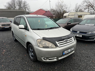 Toyota Avensis Verso foto 5