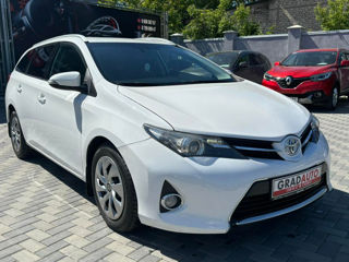 Toyota Auris фото 2