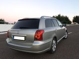 Toyota Avensis foto 4