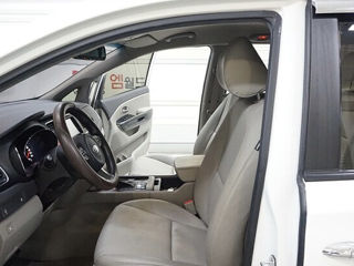 KIA Carnival foto 9