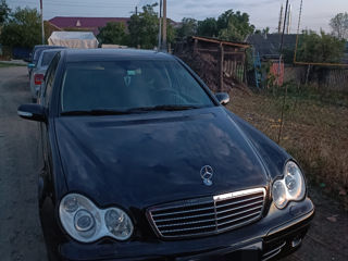 Mercedes C-Class foto 1