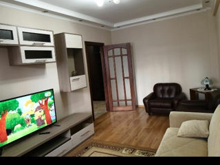 Apartament cu 2 camere, 68 m², Buiucani, Chișinău foto 2