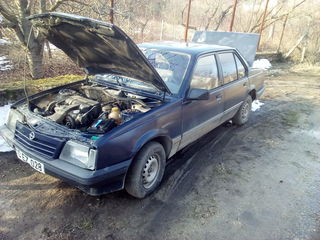 Opel Ascona foto 2