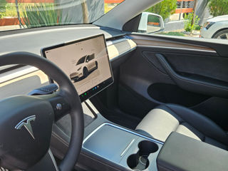 Tesla Model Y foto 9