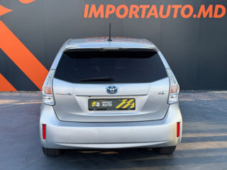 Toyota Prius v foto 7