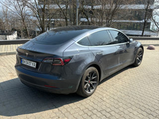 Tesla Model 3 foto 3