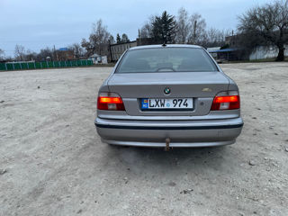 BMW 5 Series foto 3