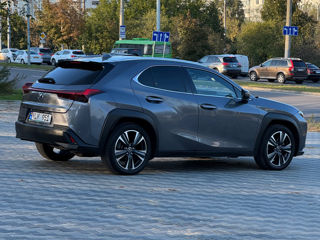 Lexus UX foto 2