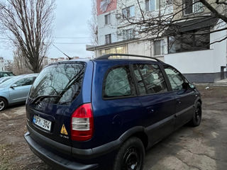 Opel Zafira foto 2