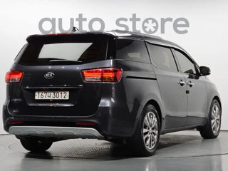 KIA Carnival foto 2