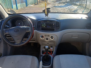 Hyundai Accent foto 3