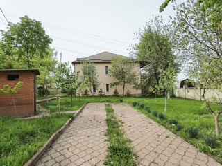 Casă cu 2 nivele, garaj și 3 parcări! "House with 2 levels, garage, and 3 parking spaces!" foto 3